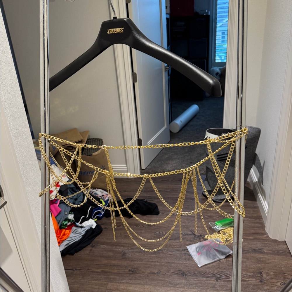 Gold Chain Accessory - Picture 4 of 4